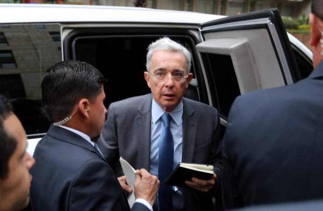 Álvaro Uribe atiza contra Xiomara Castro por discurso “socialista” en Cuba