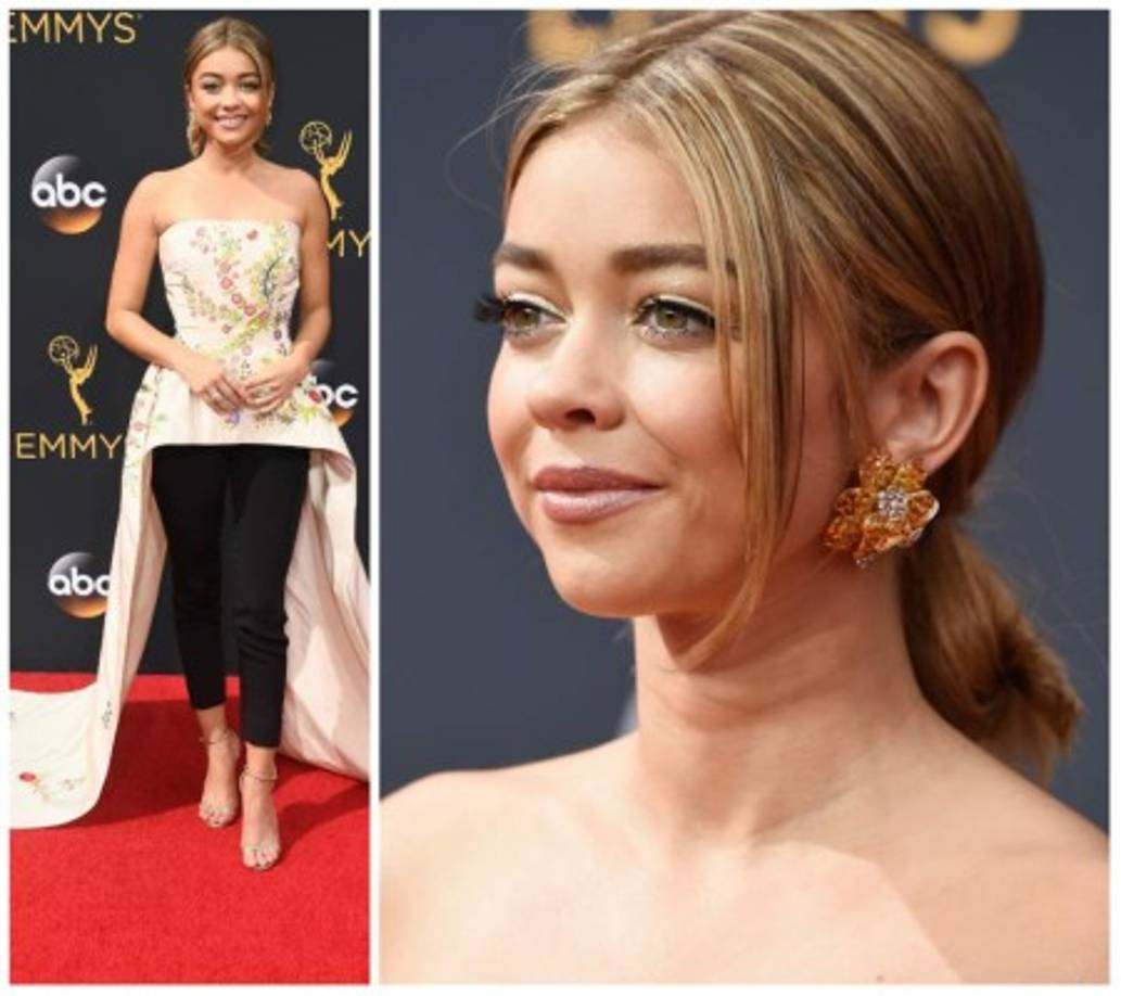 La estrella juvenil de Modern Family, Sarah Hyland, impactó con su diseño de e Monique Luillier.