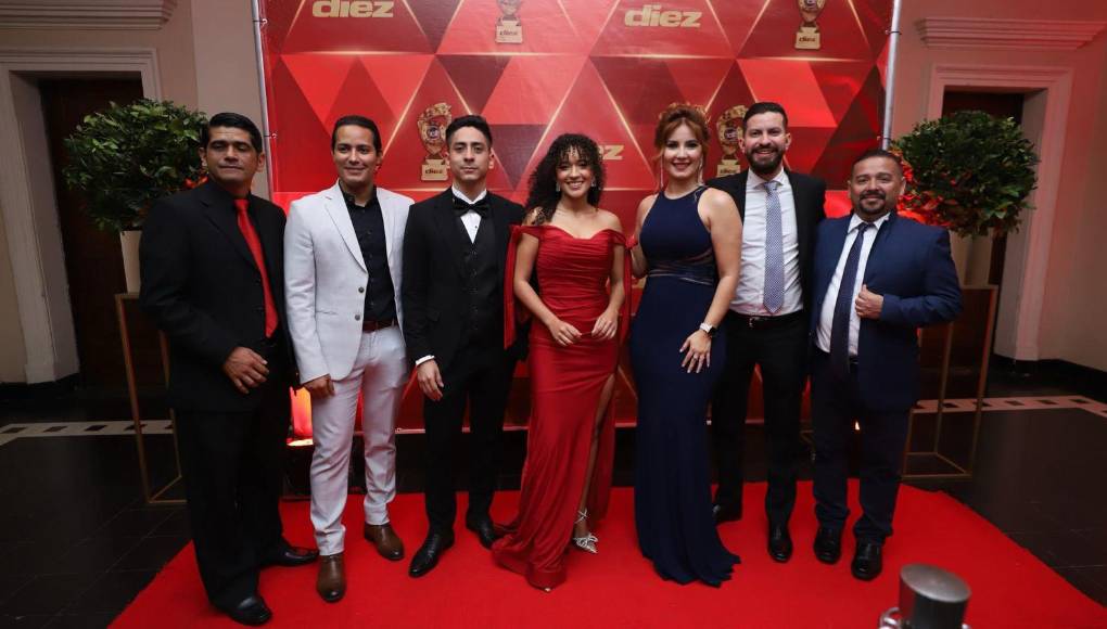 El STAFF de Grupo OPSA en la Gala de la octava edición de los Premios DIEZ. 