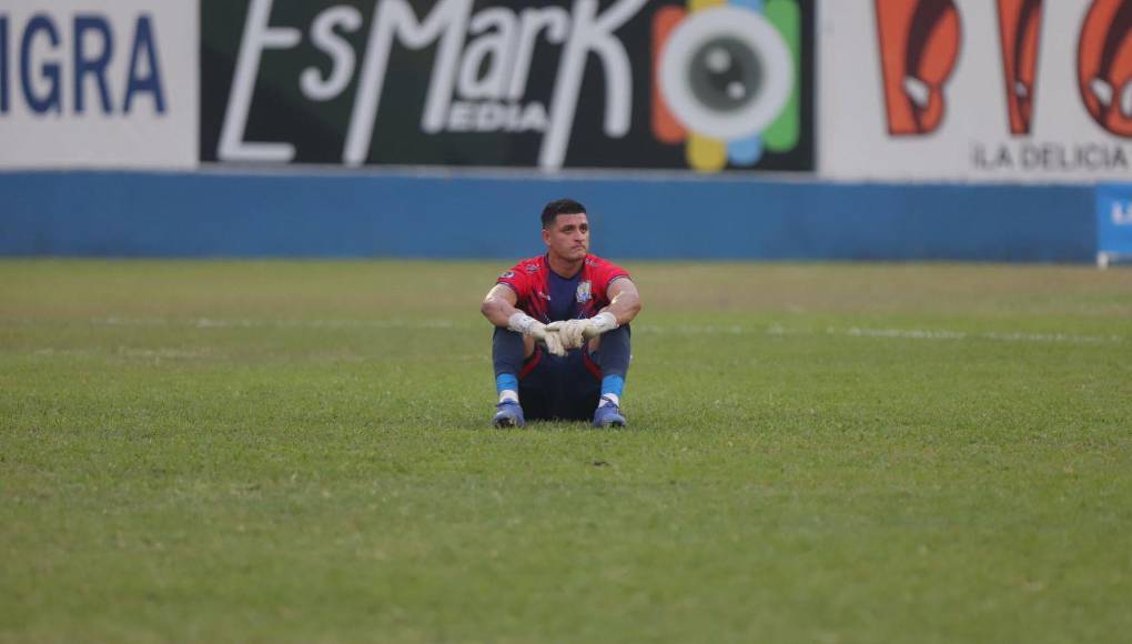 Uno de los más afectados fue el portero de los Potros, Harold Fonseca, quien tuvo una enorme actuación ante el Génesis. 