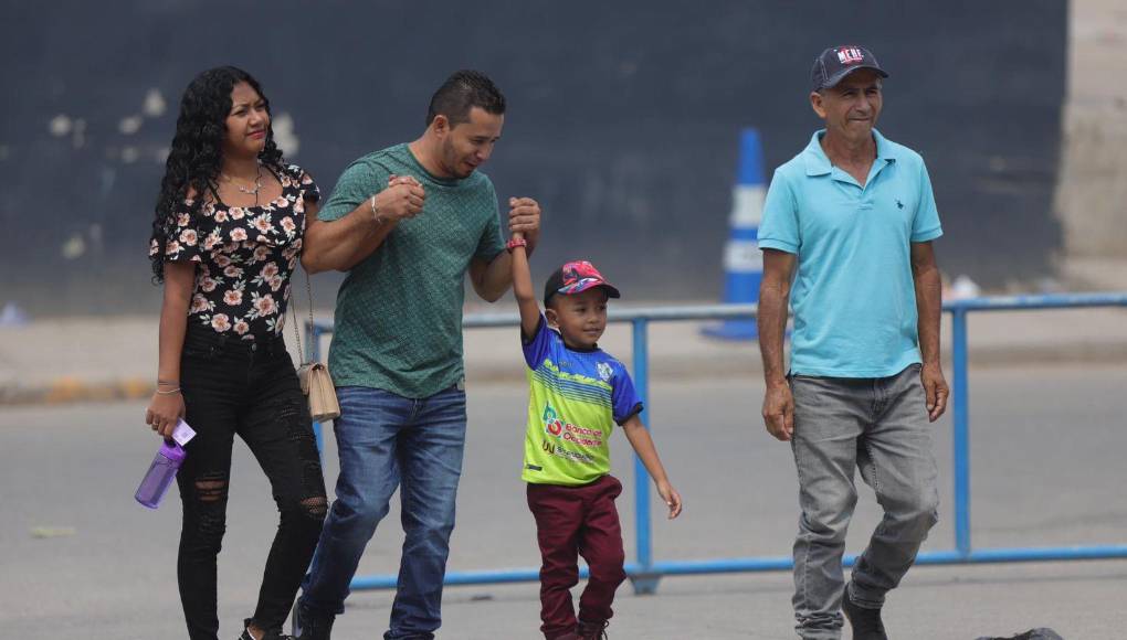 ¡Hermoso! Las familias tambien se hicieron presentes para ver el partido. 