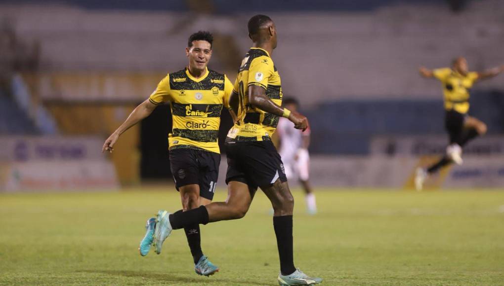 En la segunda parte, Carlos Small, que tomó la esférica en los linderos del área, recortó a la derecha y envió un tremendo bombazo con efecto que venció la cabaña aceitera en el 56’.