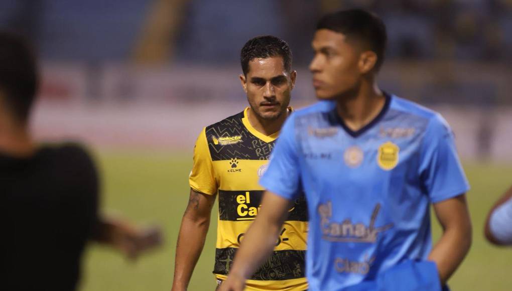Los rostros de los jugadores Aurinegros tras caer en casa ante la Real Sociedad.