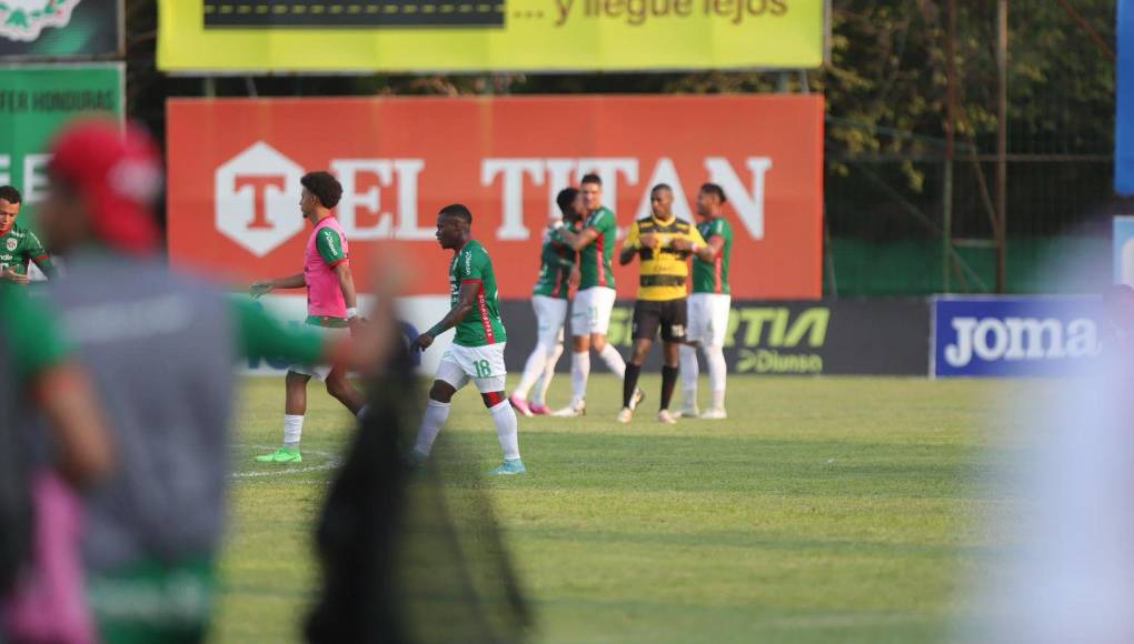 <b>Marathón </b>es líder provisional con 32 puntos, dejando al Olimpia de Pedro Troglio en el segundo lugar con 29, que tiene una mejor diferencia de goles, por lo que si gana su partido este domingo volvería al primer lugar.