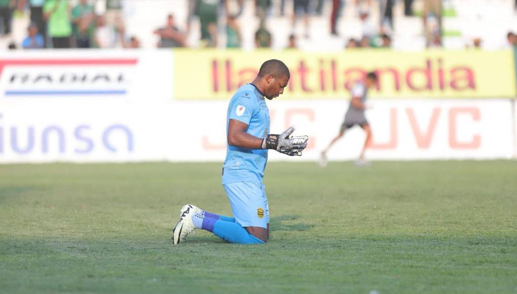 Por su parte, Real España sumó su cuarto partido sin victoria tras perder ante Olimpia, Victoria y Marathón, más el empate frente al Motagua en el estadio Nacional Chelato Uclés. 