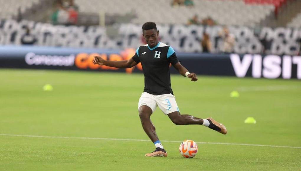 Lateral izquierdo: Todo apunta a que Wesly Decas jugará en esta banda. Javier Arriaga es otra de las opciones que tiene el estratega.