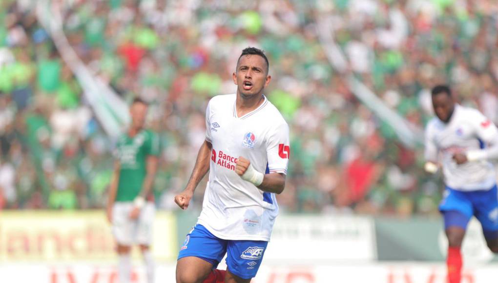 Edwin Rodríguez al 34’ consiguió la falta en el borde del área pequeña y el mismo se encargó de ejecutar el tiro libre.