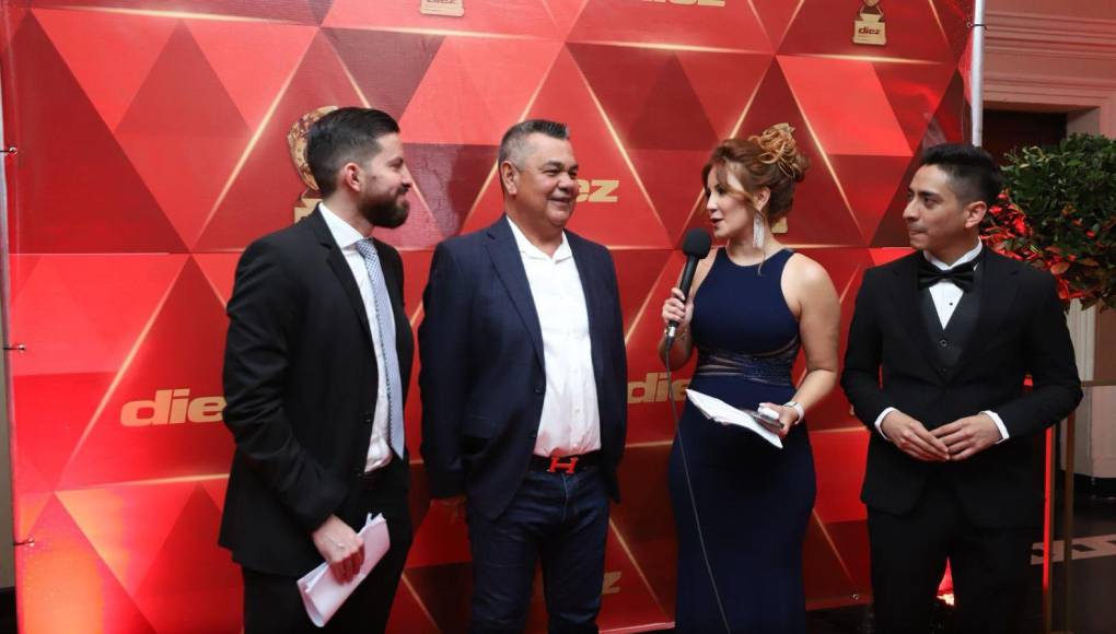 El padre de Mauricio Dubón está presente en la Gala de los Premios DIEZ.