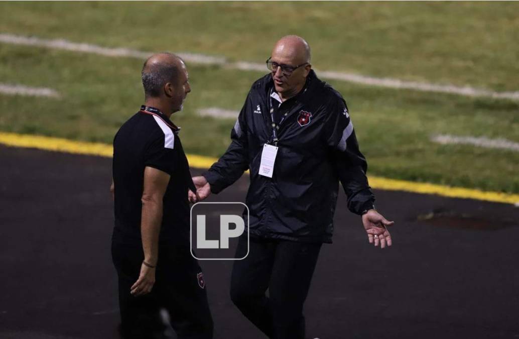 El entrenador uruguayo Fabián Coito no estaba contento con el accionar de su equipo.