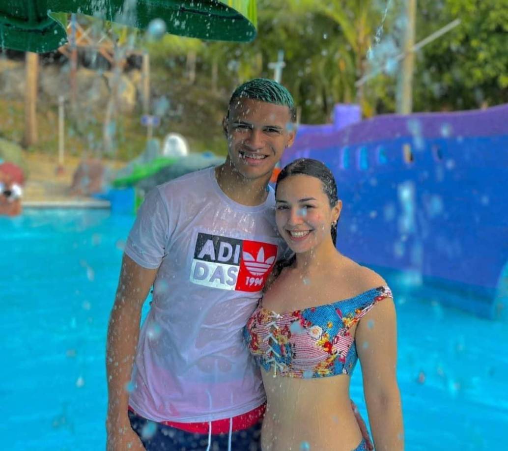 Kervin Arriaga: El centrocampista hondureño tiene como novia a la guapa Daniella Zavala.