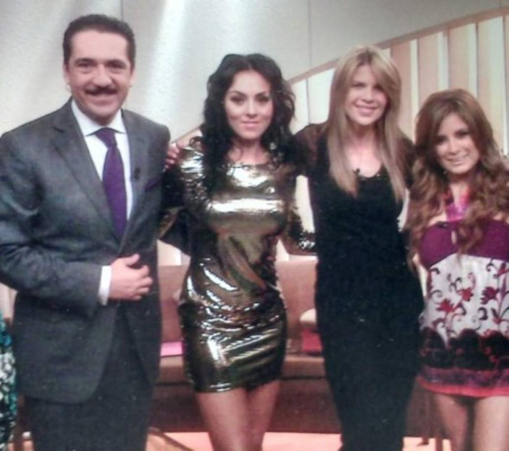 Mi primera compañera en televisión. Implacable. Aguda. Firme. Talentosa. Adiós... @LinetPuente @AylenDelToro @yahirmusic @eltoreroazteca', escribió Zarza en Twitter junto a esta imagen.