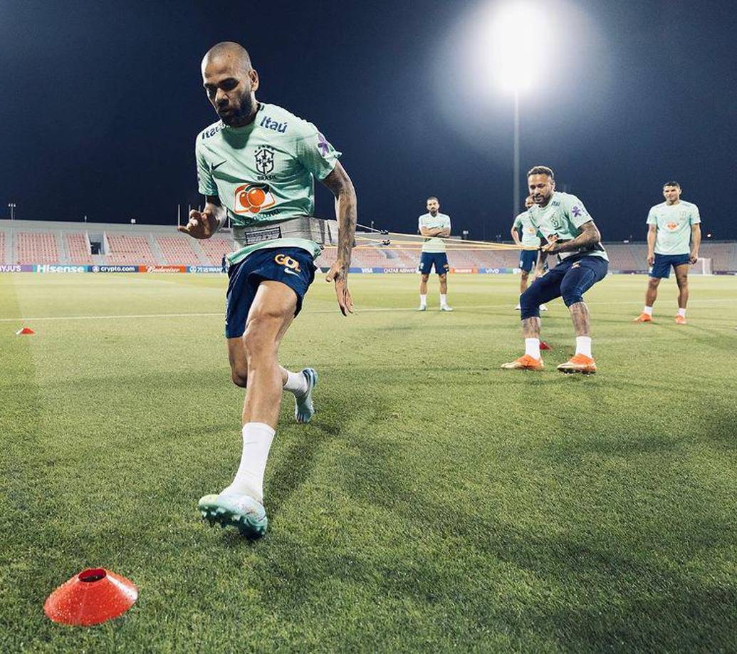 Este lunes, su nuevo abogado presentará ante la Audiencia de Barcelona un recurso para sacar en libertad condicional a Dani Alves, para que este pueda defenderse fuera de prisión. 