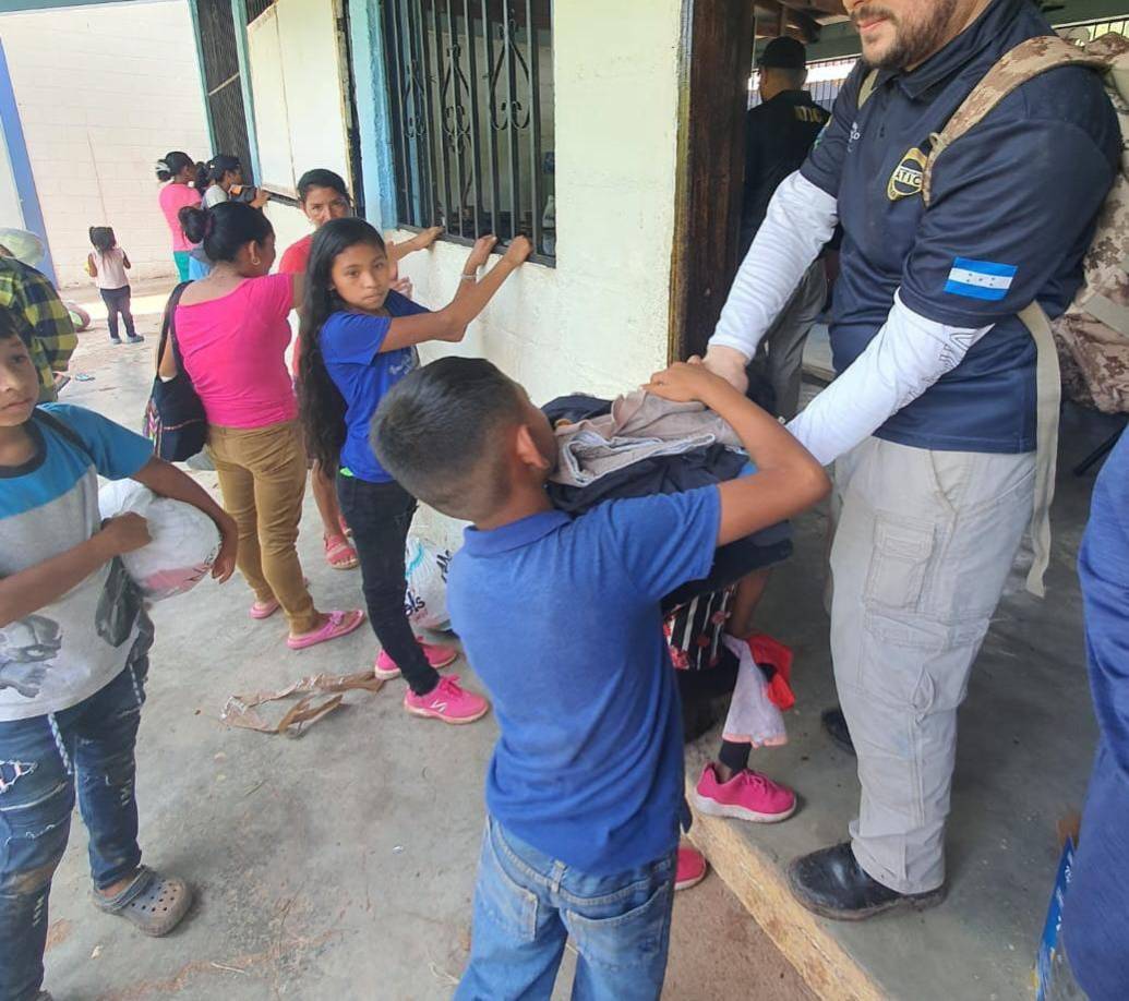 Los menores recibieron muchos regalos para festejar este día.