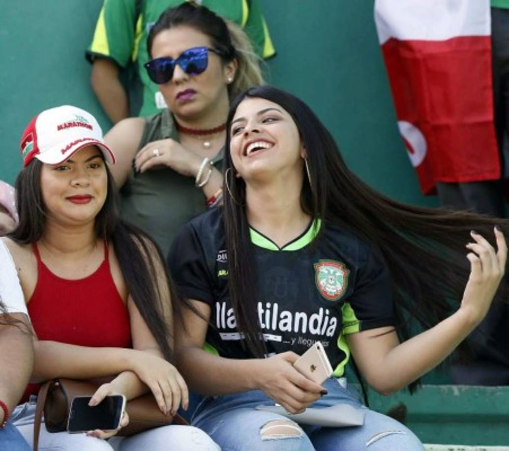 Hermosas aficionadas del Marathón.