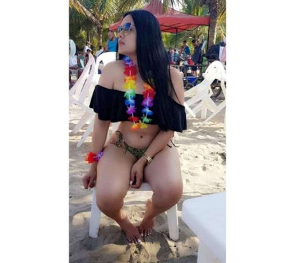 Pamela Canales, presentadora en el programa deportivo Fútbol de Primera, ha pasado este Verano en Tela.