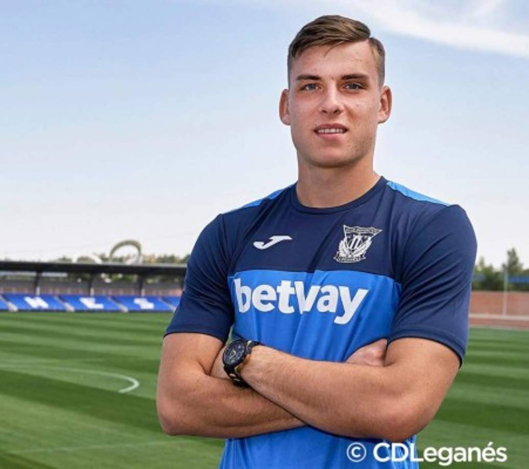 El Real Madrid y el Leganés han acordado la cesión del portero Andriy Lunin por una temporada. El portero ucranio de 19 años, incorporado este mismo verano por el conjunto blanco, se fogueará hasta junio de 2019 en el conjunto dirigido por Mauricio Pellegrino. El club merengue informó la salida del cancerbero.
