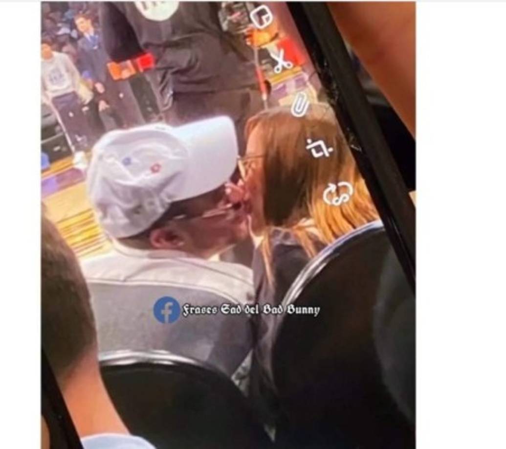 En las fotografías que circulan se ve a la pareja bien acaramelada.