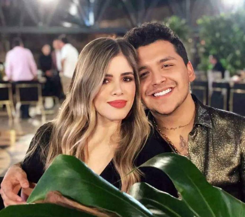 “En las redes todos tenían su teoría: que si Belinda tuvo la culpa, que si la relación se había enfriado y un largo etcétera, pero la verdad es que su truene se dio porque surgió un triángulo amoroso, pues Christian le puso los cuernos a Belinda con su ex”, agregó el informante. En la imagen: Christian Nodal y su exnovia. 