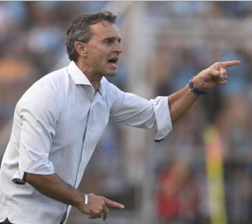 En su carrera como entrenador, Pablo Lavallén ha dirigido a clubes como San Martín de San Juan, Atlético Tucumán, Belgrano y Colón de Santa Fe, con este último club llegó a la final de la Copa Sudamericana en donde perdió ante Independiente del Valle.