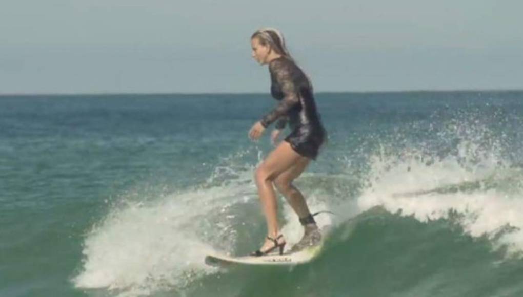 Surfeando ¡en tacones!