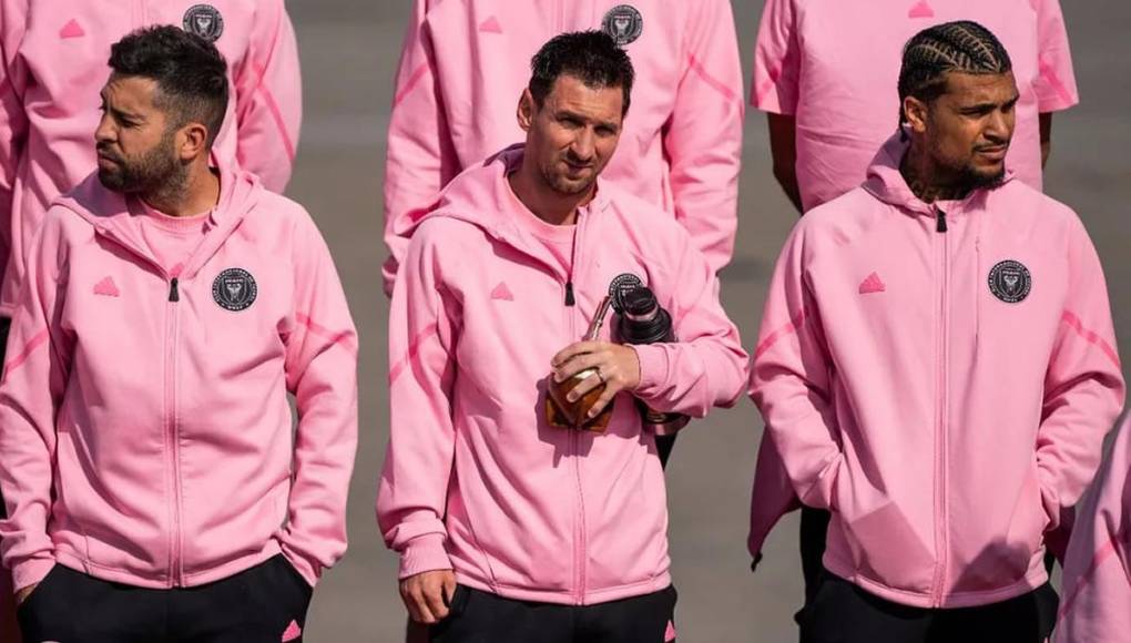 Messi llegó con la plantilla en la que destacan el hondureño David Ruiz, el uruguayo Luis Suárez y los españoles Jordi Alba y Sergio Busquets. El partido amistoso será en el icónico estadio de Hong Kong, con el astro argentino como principal atracción para los aficionados locales.