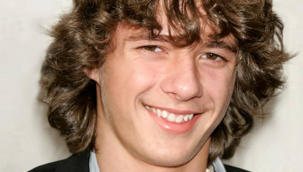 Underwood afirma que accedió a hablar del tema en sus redes luego de que ha sido señalado de defensor de pedófilos, tras el estreno del documental de Investigation de Discovery Quiet on Set: The Dark Side of Kids TV que presenta acusaciones de abuso contra el creador de Zoey 101, Dan Schneider, y varios miembros del equipo de Nickelodeon .