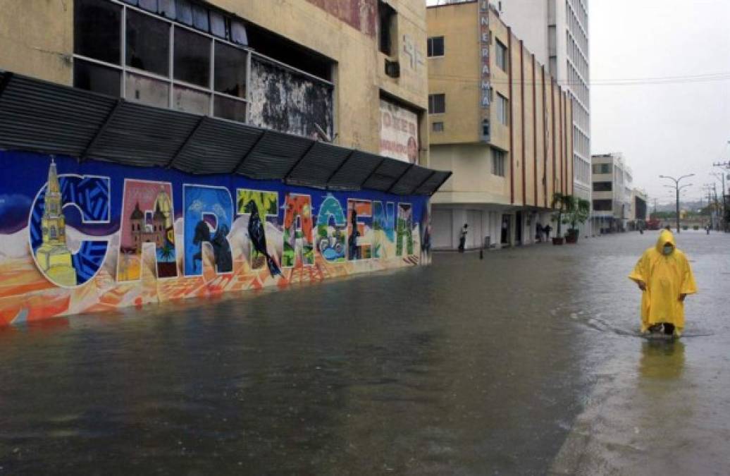 Como parte de las medidas para enfrentar la emergencia, la Alcaldía de Cartagena ha ordenado el cierre inmediato de todas las playas de la ciudad y la prohibición del zarpe de embarcaciones hacia la zona insular hasta nuevo aviso.<br/>