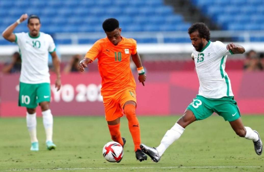 Amad Diallo (Costa de Marfil): Tras su figura menuda y esbelta se esconde un extremo velocísimo, talentoso, dinámico con balón y capaz de trazar rupturas constantes. Foto AFP.