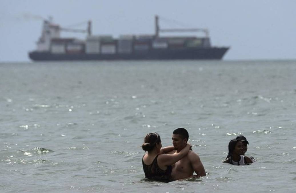 El amor y la amistad se dejó ver en las playas durante Semana Santa. (AFP)