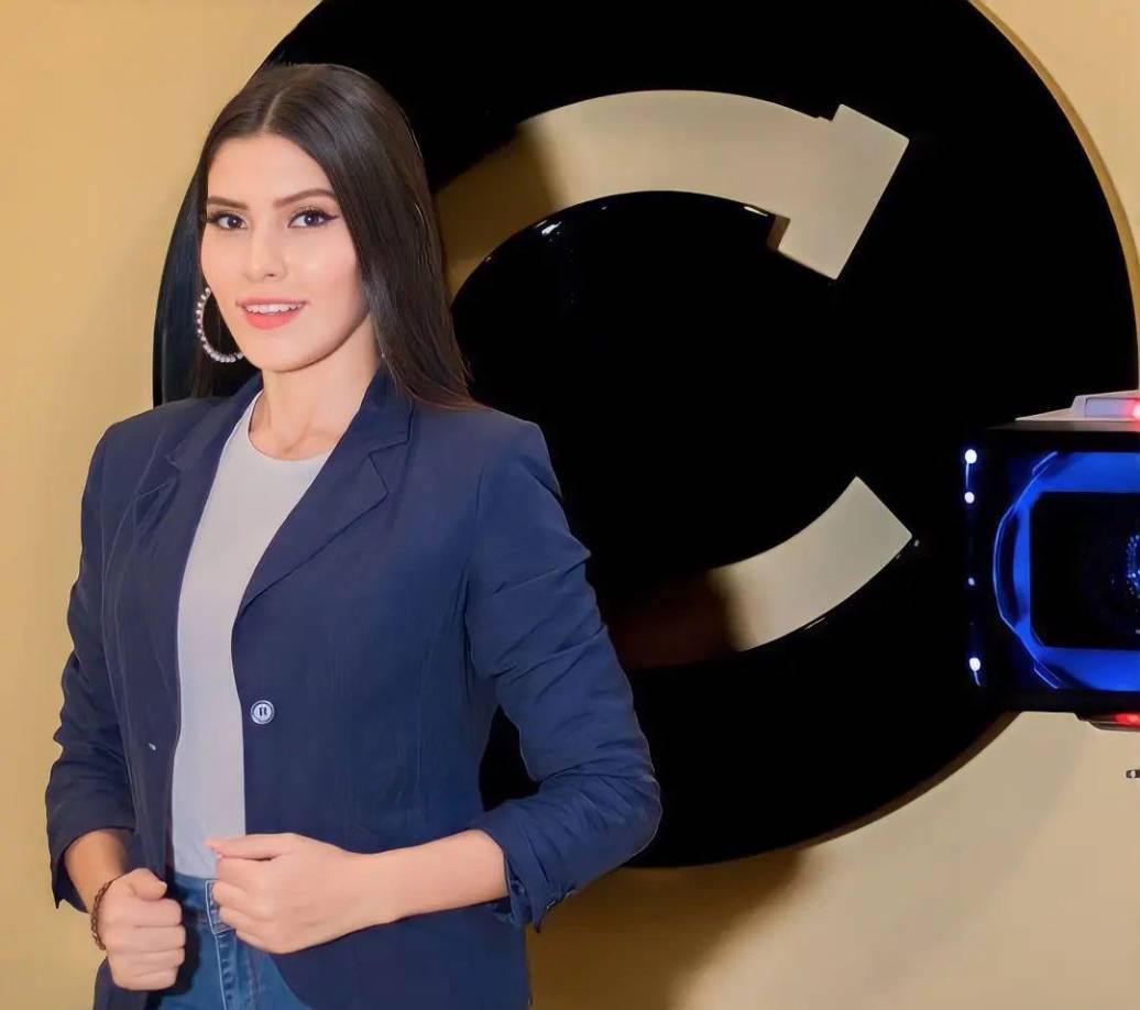 La jovencita tiene muchas características que la posicionan como una de las favoritas a llevarse la corona del Miss Honduras Universo 2024. Su belleza conformada por una tez blanca, un rostro dulce y cabello largo llamó la atención desde el día que se presentó como candidata. 