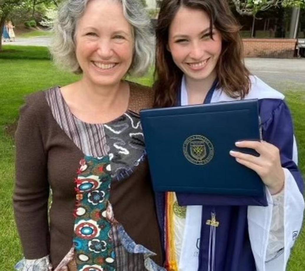 Katherine Goldstein, de 64 años, también falleció en el tiroteo del 4 de julio. Ese día llevó a su hija mayor, al desfile por el Día de la Independencia para que participara en el evento junto a sus compañeros de la escuela secundaria.