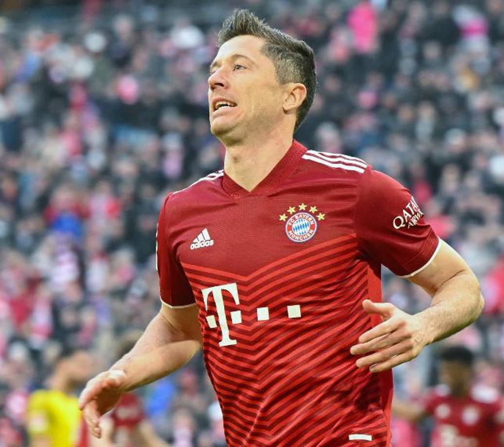 El Bayern Múnich se pronunció sobre el futuro del goleador polaco Robert Lewandowski: “ Queremos mantener a Robert, evidentemente, le apreciamos mucho; pero es el jugador que más cobra del club y también tenemos que vigilar con nuestras posibilidades financieras y cuánto dinero tenemos”, declaró Hasan Salihamidzic, director deportivo del equipo alemán.