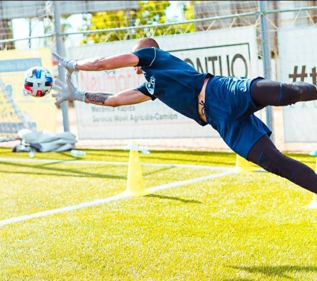 Nikita disputó un total de 14 partidos, todos ellos como titular, en Segunda RFEF.