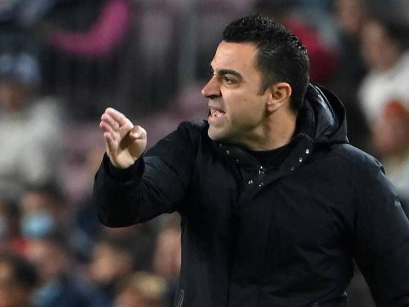 Xavi Hernández señaló que ya es imposible que Barcelona pueda optar al título de Liga. Foto AFP.
