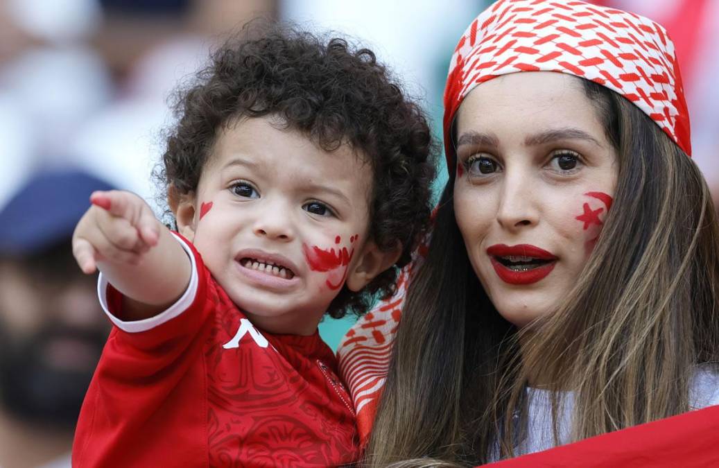 El partido Dinamarca-Túnez estuvo arropado por bellas aficionadas de ambas selecciones.