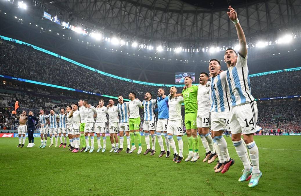 Argentina y Lionel <b>Messi</b> prolongaron su sueño de ser campeones del mundo hasta la final de Qatar-2022, tras derrotar con un contundente 3-0 a la Croacia de Luka Modric en semifinales, en el estadio de Lusail.