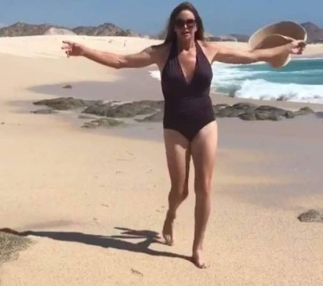 La mujer transexual de 67 años, que nació como Bruce, dijo que había sido algo que deseó hacer durante 40 años.<br/>