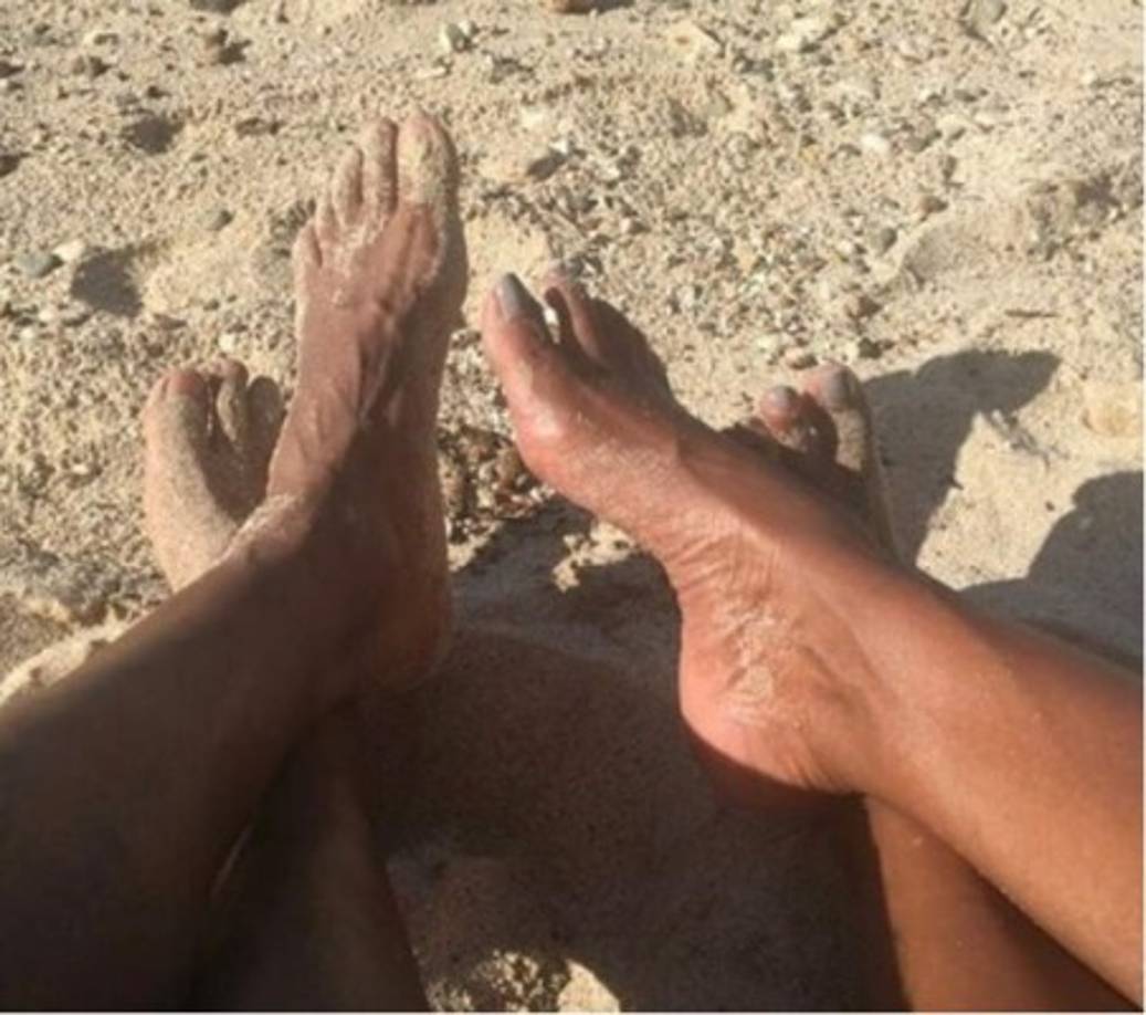 La exprimera dama de Estados Unidos, Michelle Obama, también le dedicó un lindo mensaje a Barack Obama. 'Feliz Día de San Valentín para el amor de mi vida y compañero de mi isla favorita, @barackobama. #valentines'.