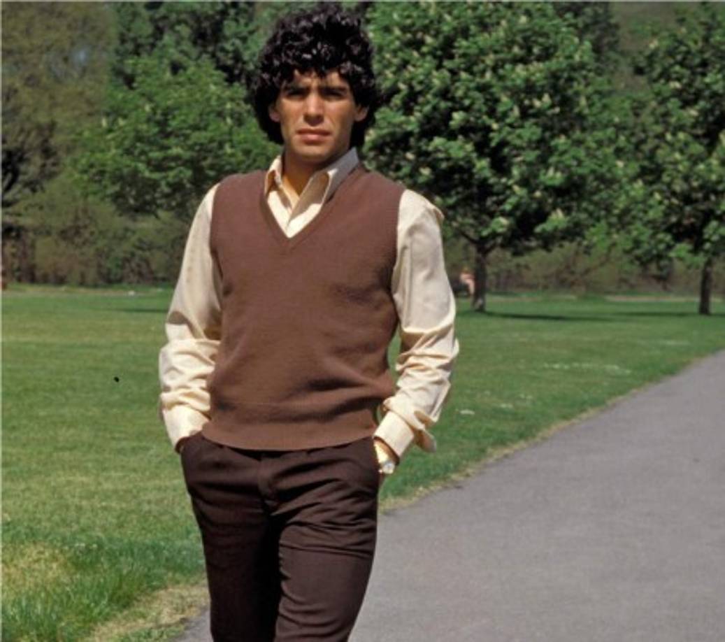 Diego Armando Maradona en 1980 comenzaba a deslumbrar en el mundo del fútbol.