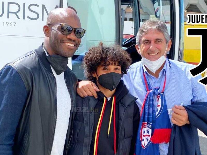 Luis Suazo (centro) se convierte en el primer hondureño en formar parte de cualquier categoría de la Juventus.