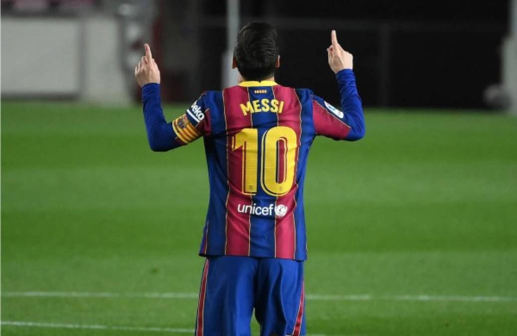 Messi y su habital festejo, viendo al cielo y manos alzadas, en recuerdo de su abuela Celia.