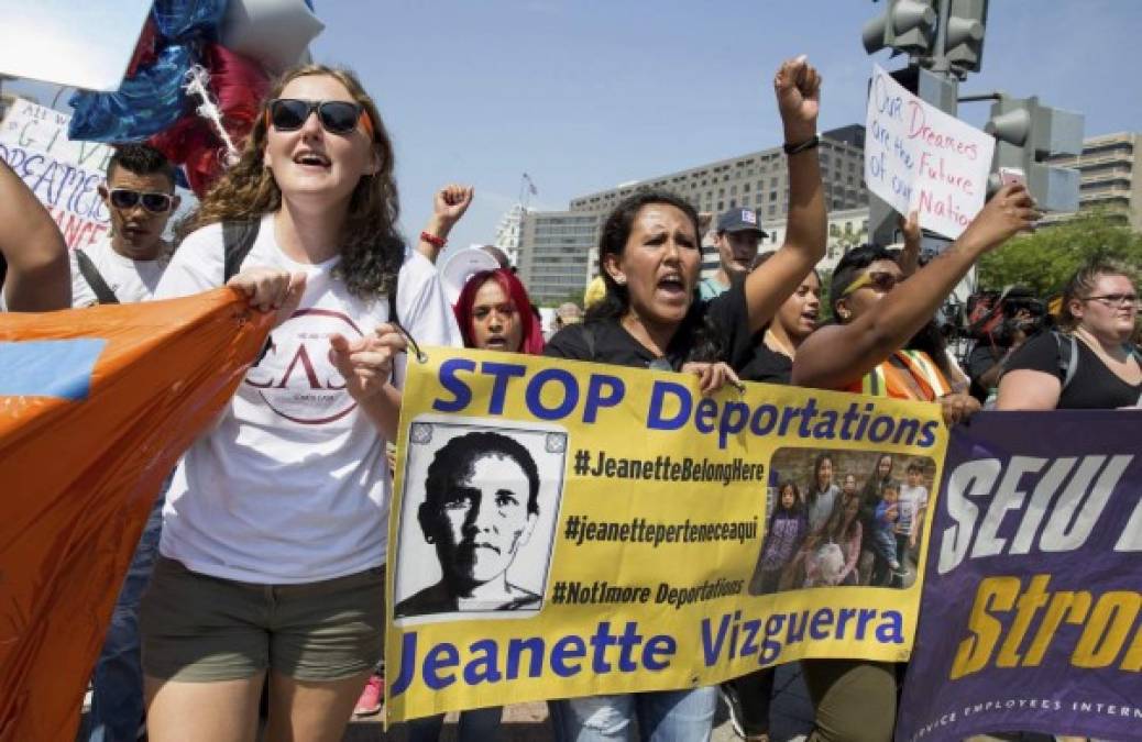 Activistas proinmigrantes se unieron a las protestas de los 'dreamers' contra la administración Trump.