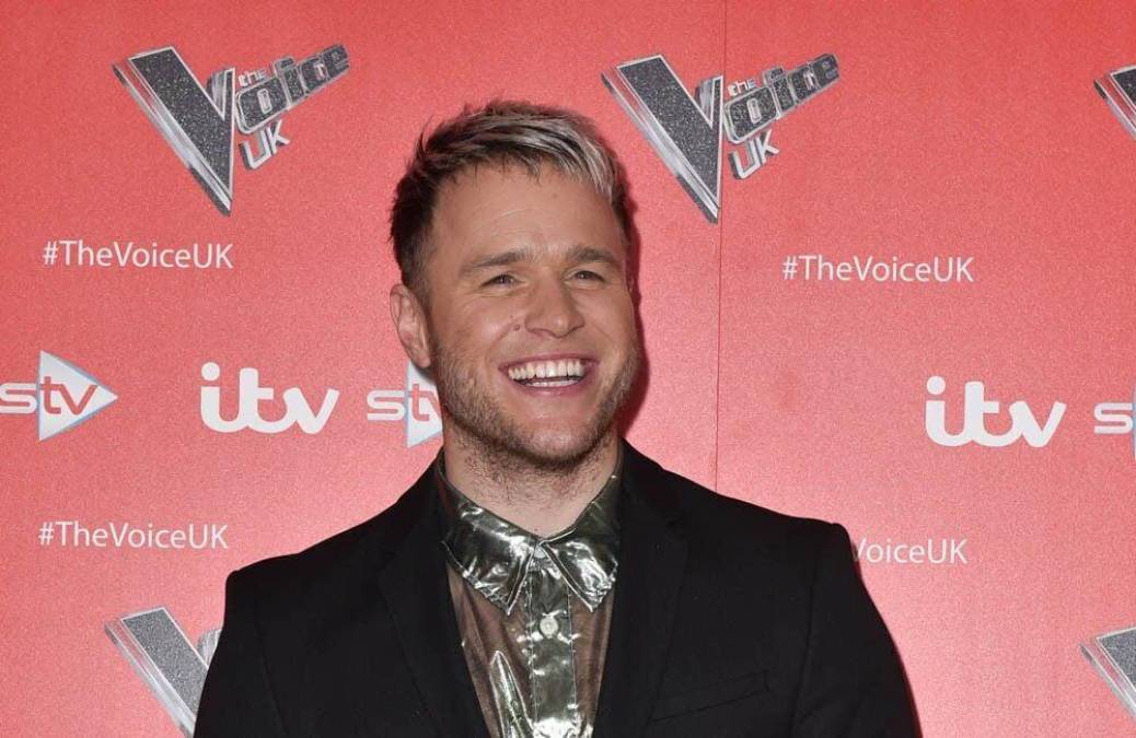 Además, el cantante de ‘Troublemaker’, Olly Murs, también está en conversaciones para actuar. La fuente agregó: ’Olly tiene tal presencia en el escenario y una gran base de fans, sería una gran adición’.