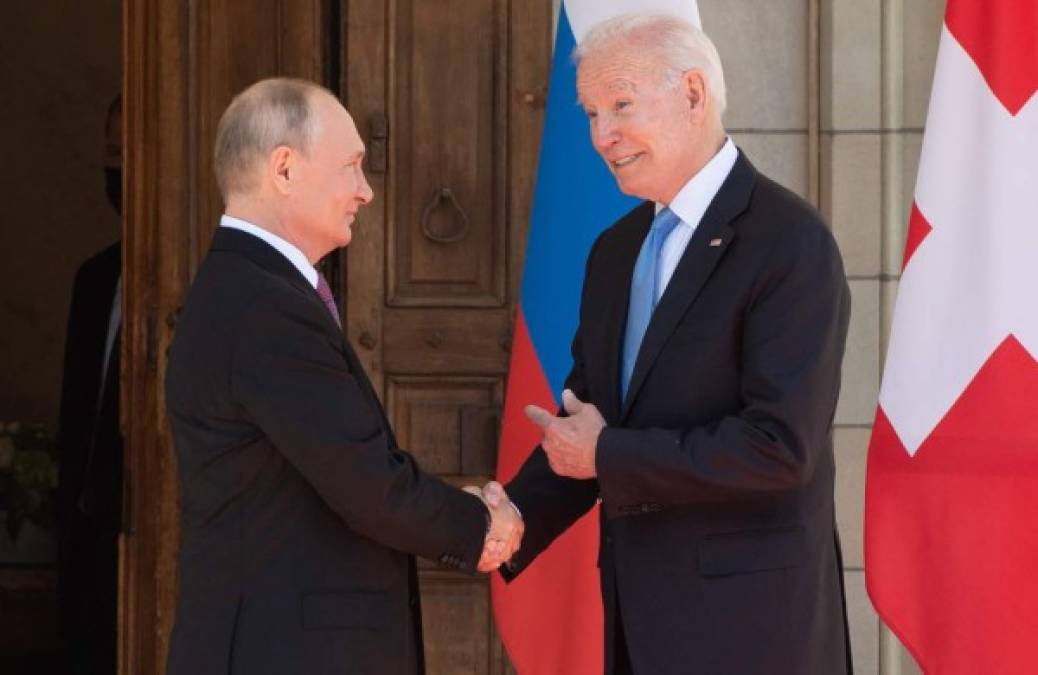 Biden tomó la iniciativa y tendió la mano a Putin. 'Siempre es mejor verse cara a cara', dijo el mandatario estadounidense al inicio de esta cumbre, la primera con el líder ruso desde que llegó a la Casa Blanca en enero.
