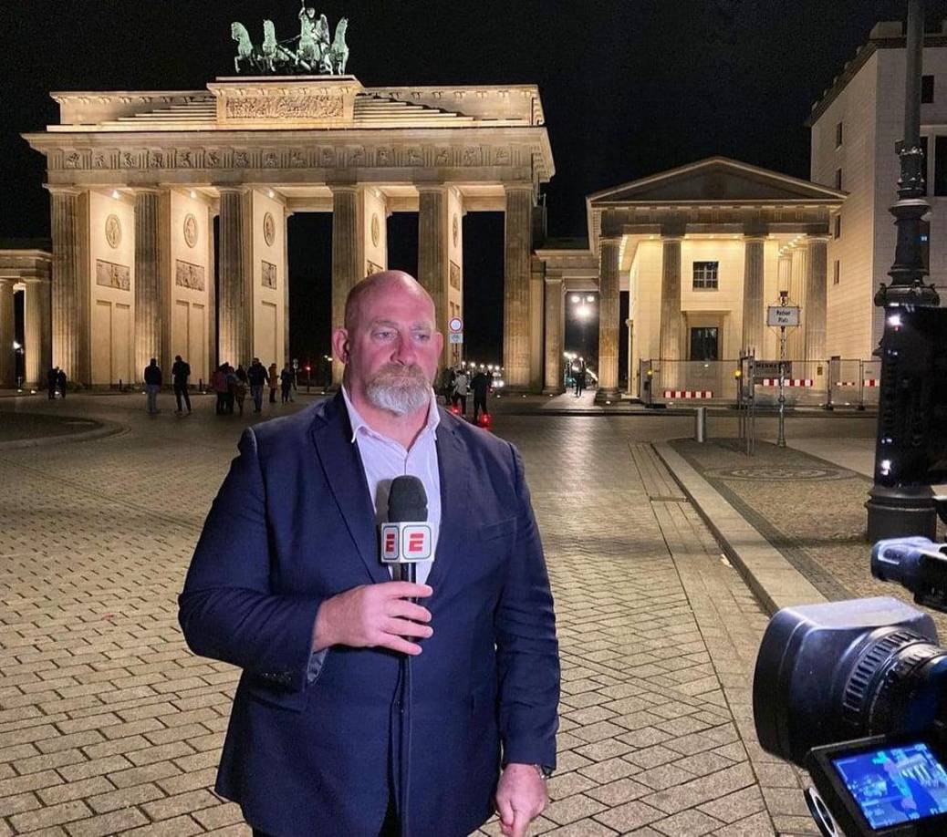 “Me tiró en la cama, se tiró encima mío y me empezó a ahorcar. Yo gritaba, él me tapaba la boca. Me ponía contra una esquina y contra la otra”, confesó la hermana del periodista sobre lo que supuestamente el comunicador le hizo a ella.