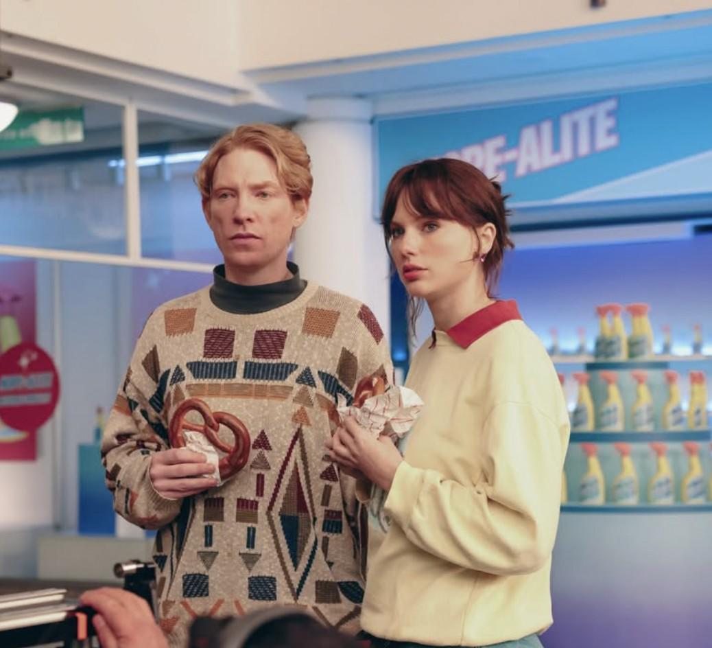 Taylor Swift estrena “Opalite” con un reparto lleno de estrellas