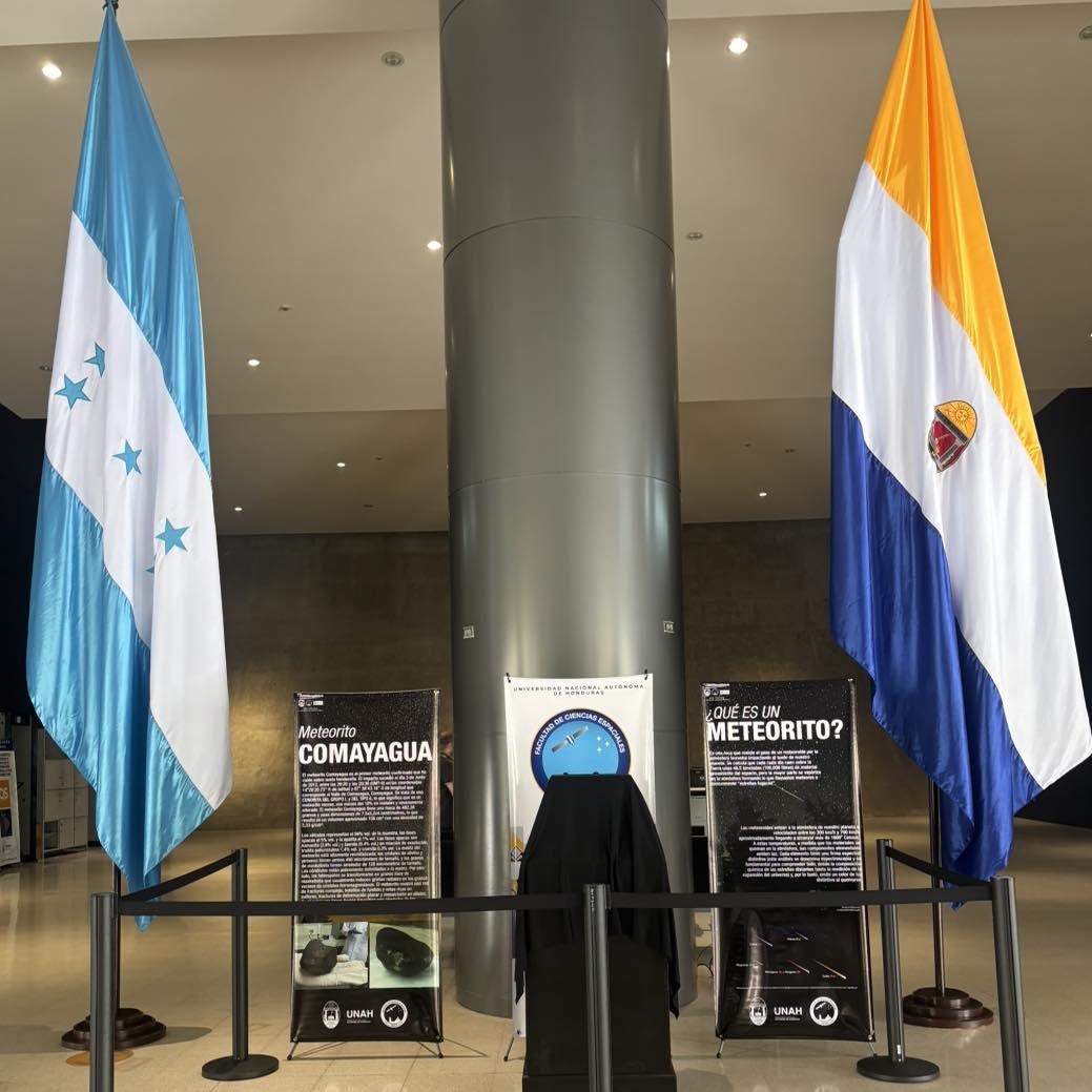 Así es el curioso meteorito que exponen y que atravesó una casa en Honduras