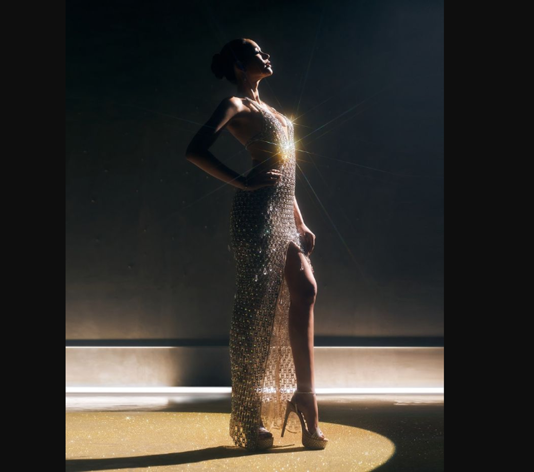 El original diseño también incluye cristales Swarovski.