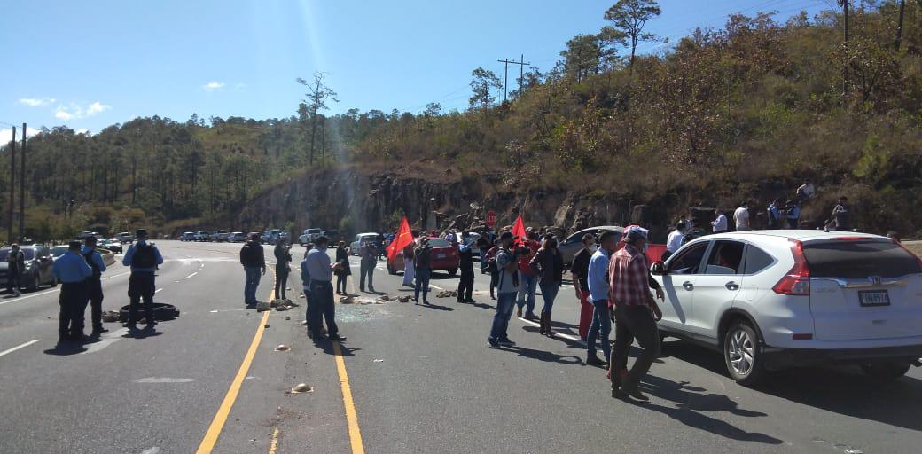 Seguidores de Xiomara Castro bloquearon la entrada a Zambrano tras la polémica sesión del Congreso.