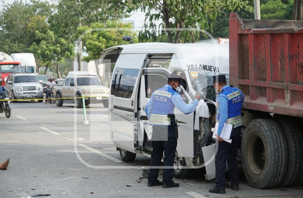 Un muerto y diez heridos en accidente entre rapidito y volqueta en San Pedro Sula